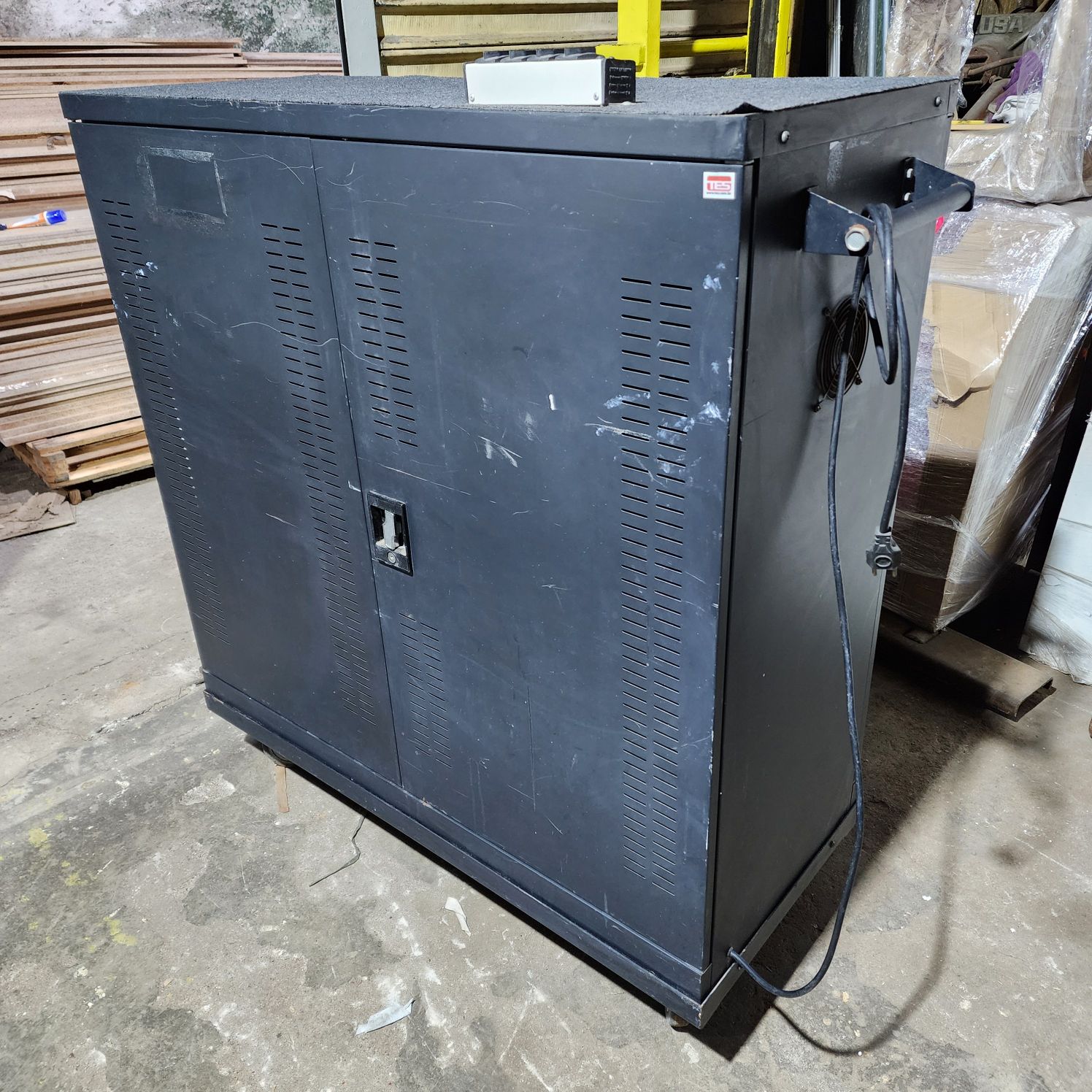Gabinete de Recarga Para 36 Tablets Notebooks Netbooks e Chromebooks Usado