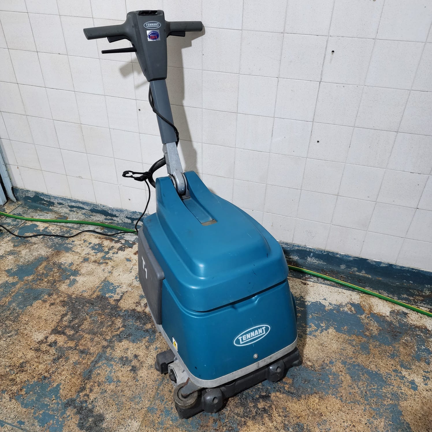 Lavadora De Piso Profissional Tennant T1 220v Usada