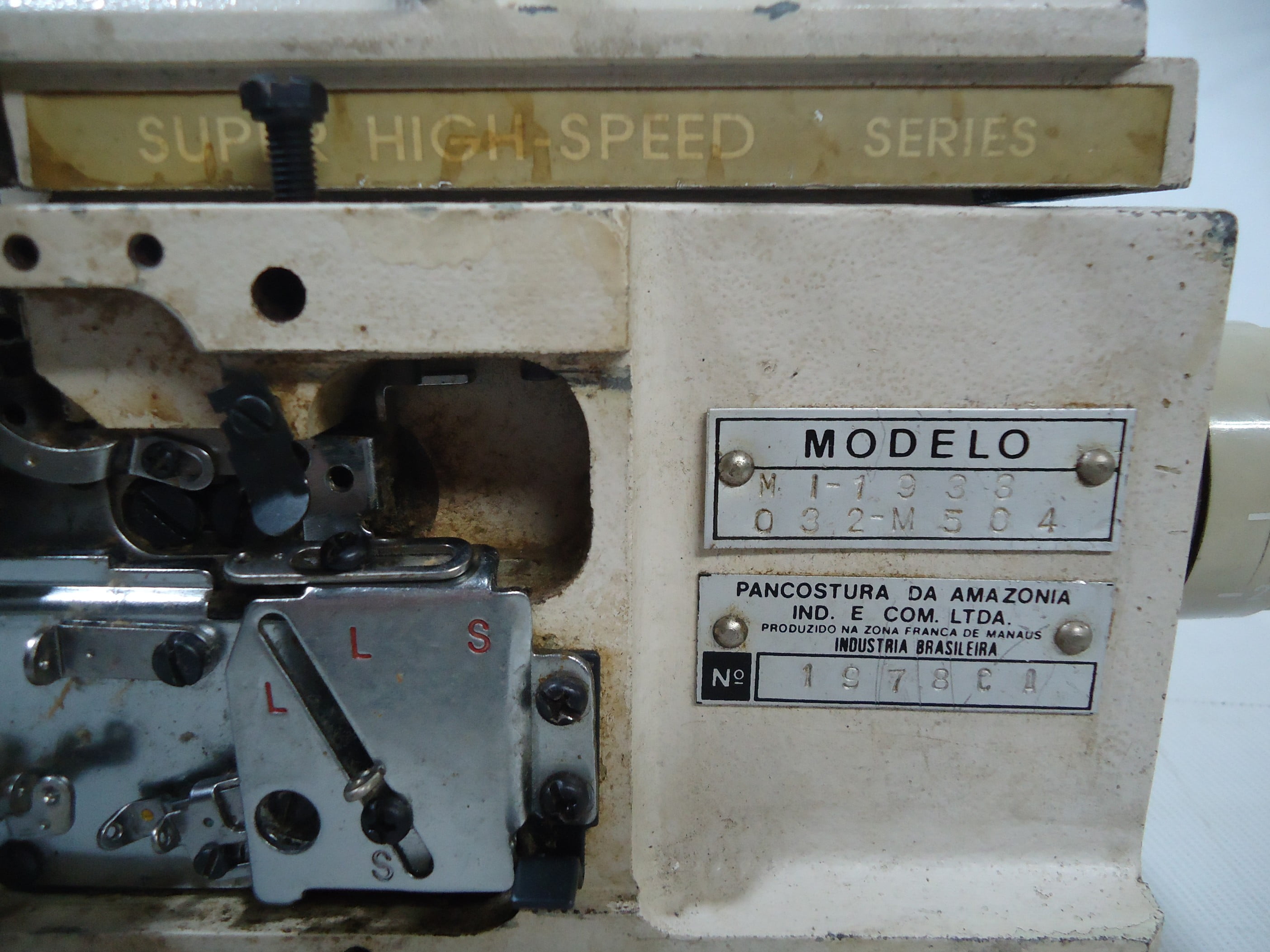 Maquina De Costura Overlock Industrial Super High Speed Usada