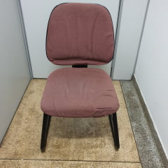Cadeira Fixa Estofada Vermelha Usada