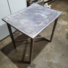 Mesa de Inox Pequena Usada – 60cm (C) x 47cm (L) x 60cm (A)